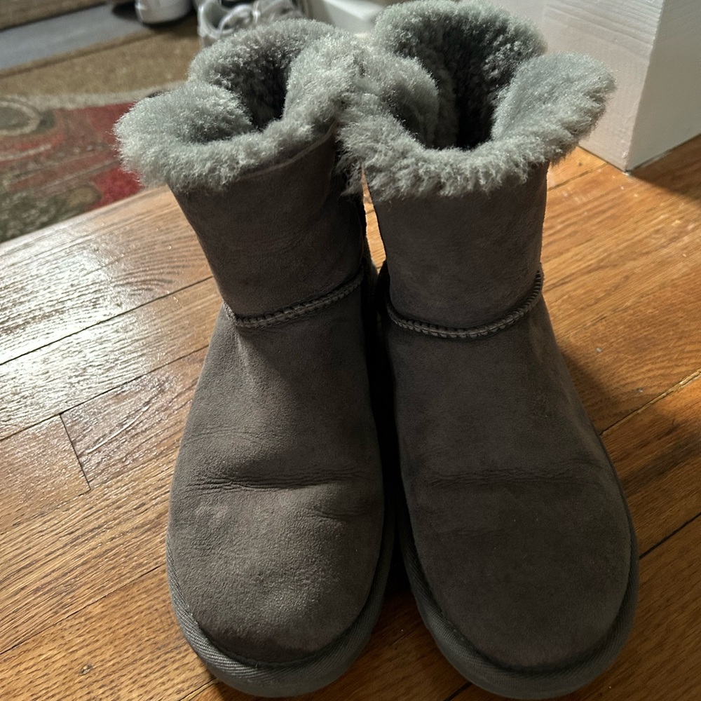 UGG Mini Bailey Bow Boots - Picture 2 of 5